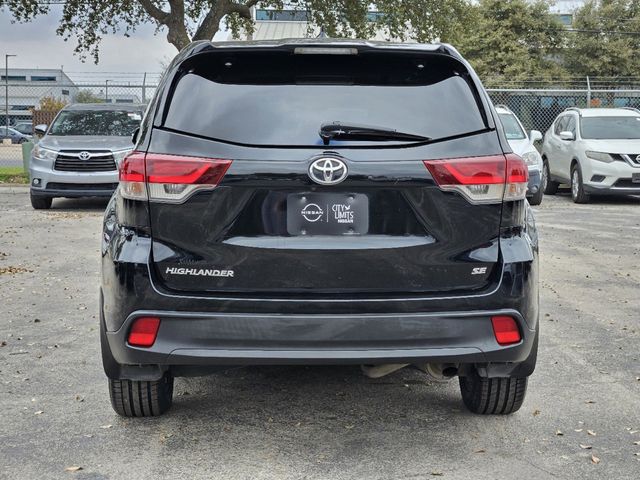 2019 Toyota Highlander SE