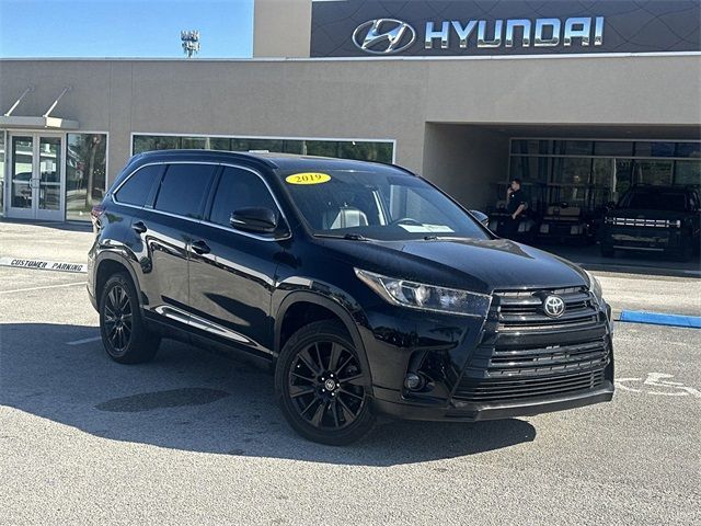 2019 Toyota Highlander SE