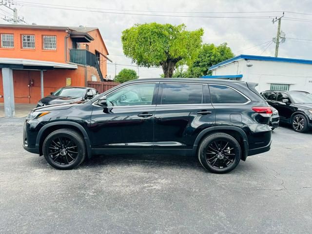 2019 Toyota Highlander SE