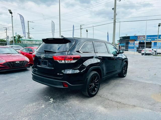 2019 Toyota Highlander SE