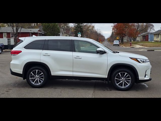 2019 Toyota Highlander SE