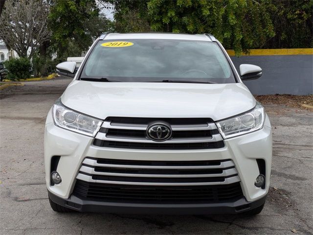 2019 Toyota Highlander SE