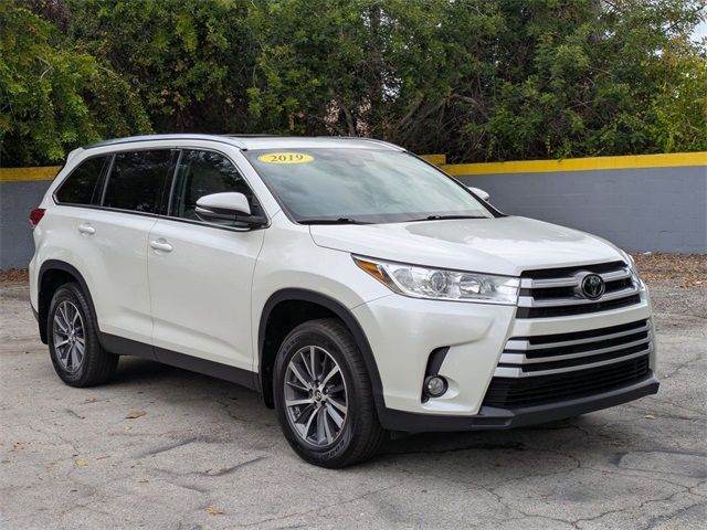 2019 Toyota Highlander SE
