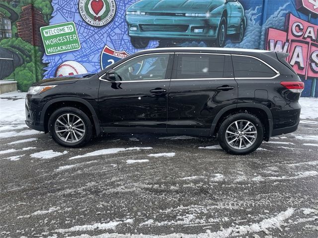 2019 Toyota Highlander SE