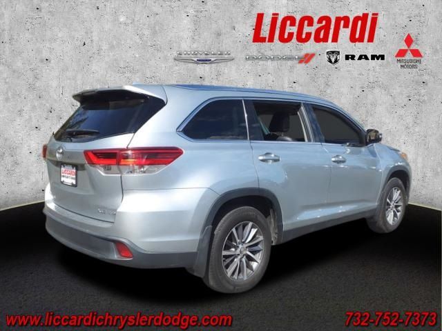 2019 Toyota Highlander 