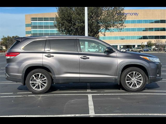 2019 Toyota Highlander SE