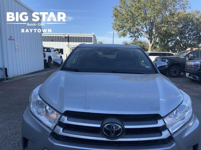 2019 Toyota Highlander 