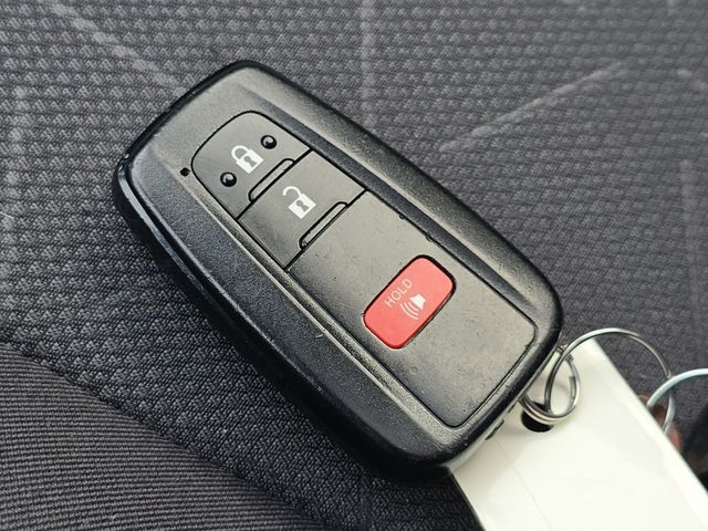 Vehicle image 32 of 33