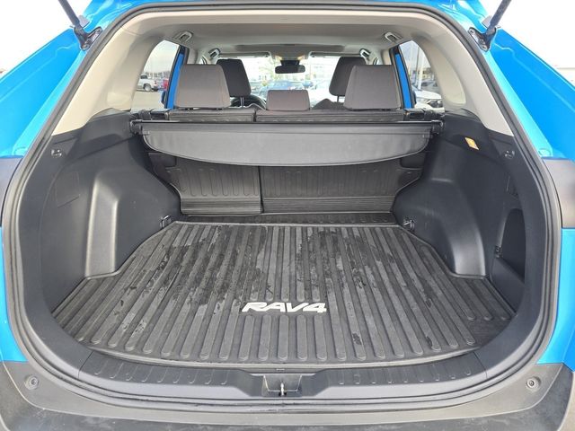 Vehicle image 23 of 33