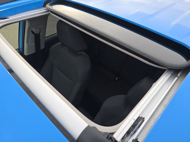 Vehicle image 15 of 33