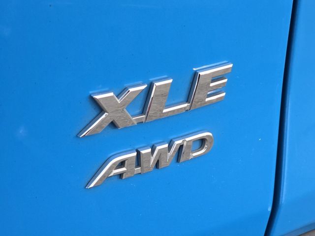 Vehicle image 24 of 33