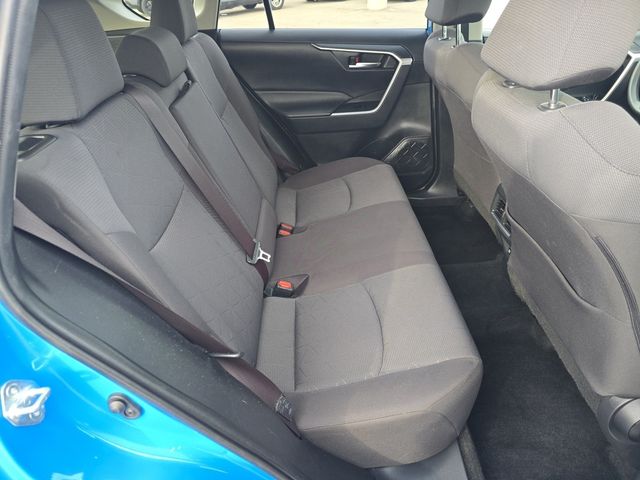 Vehicle image 25 of 33