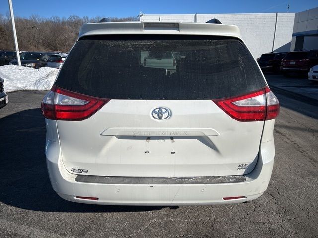 2019 Toyota Sienna XLE