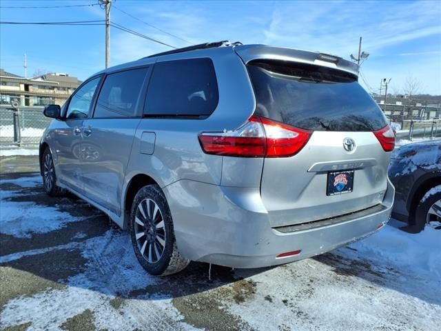 2019 Toyota Sienna XLE