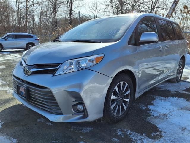 2019 Toyota Sienna XLE