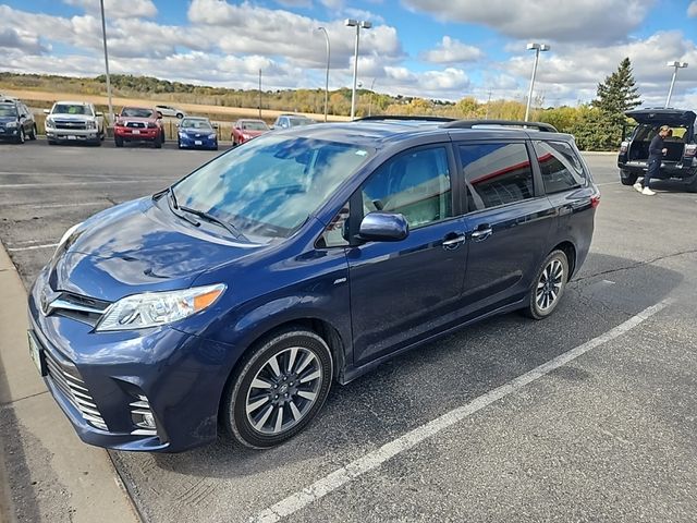 2019 Toyota Sienna XLE