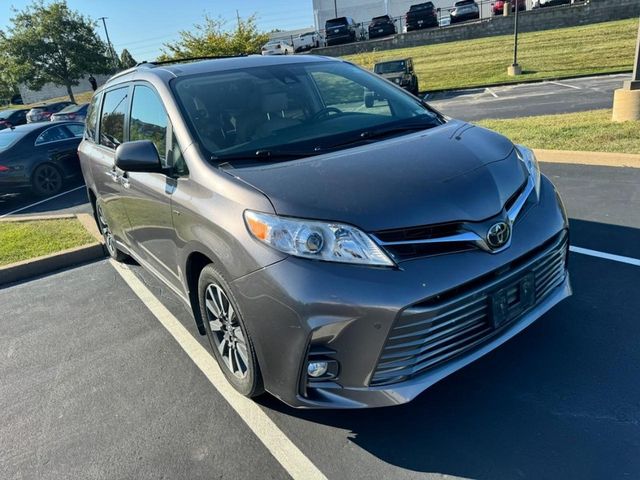 2019 Toyota Sienna XLE