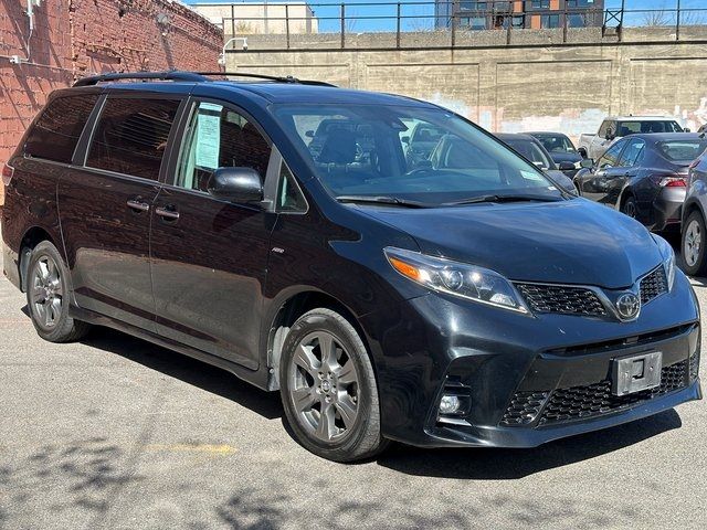 2019 Toyota Sienna SE Premium