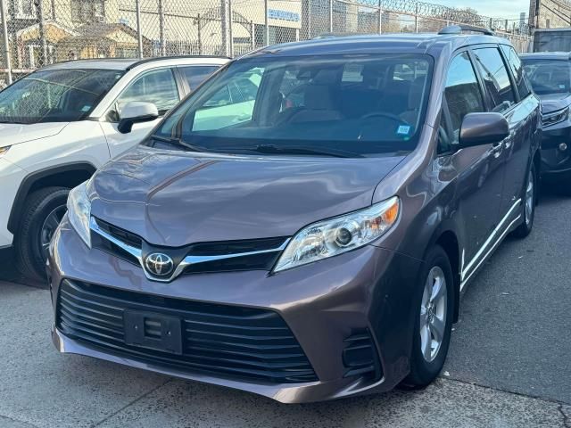 2019 Toyota Sienna LE