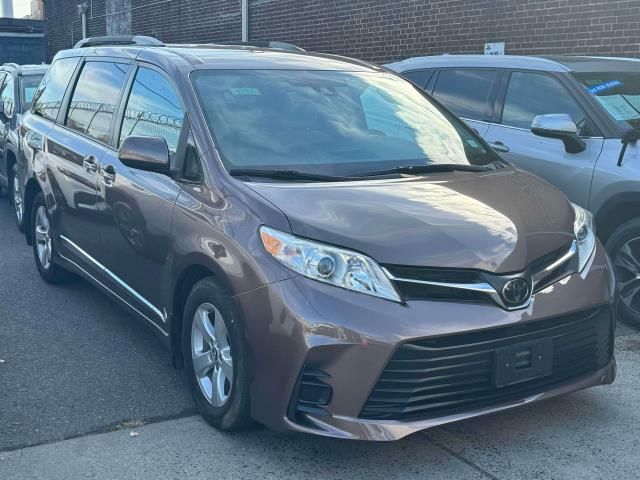 2019 Toyota Sienna LE