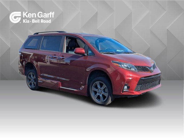 2019 Toyota Sienna 