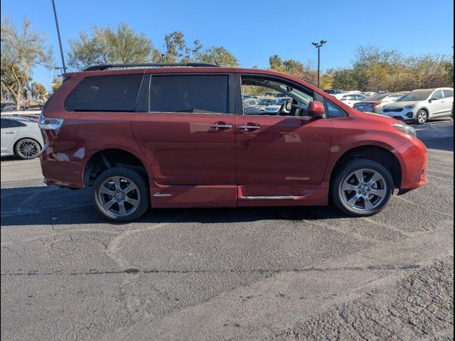 2019 Toyota Sienna 