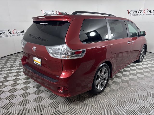 2019 Toyota Sienna SE