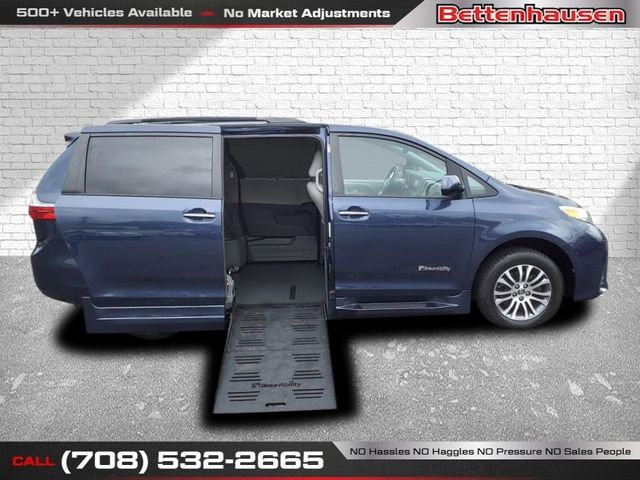 2019 Toyota Sienna 