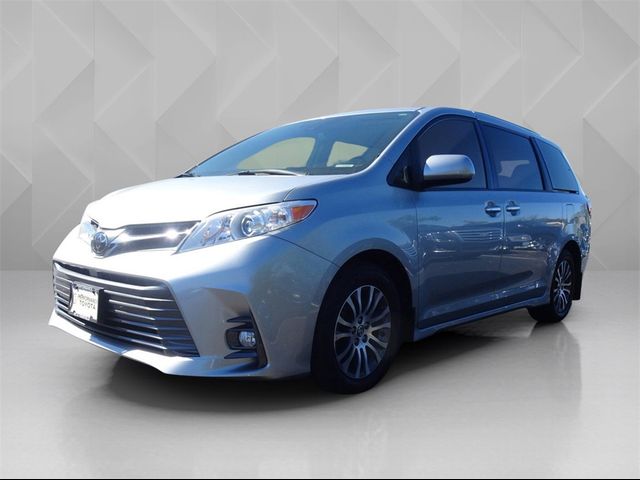 2019 Toyota Sienna XLE