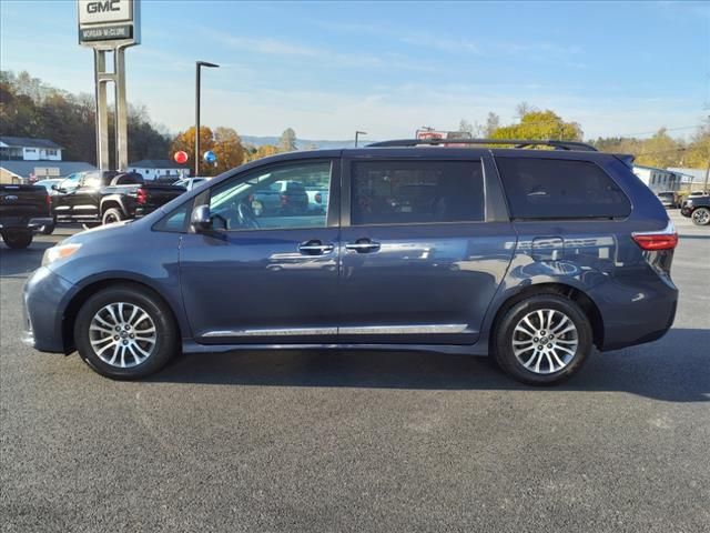 2019 Toyota Sienna 