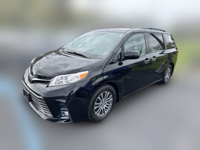 2019 Toyota Sienna XLE