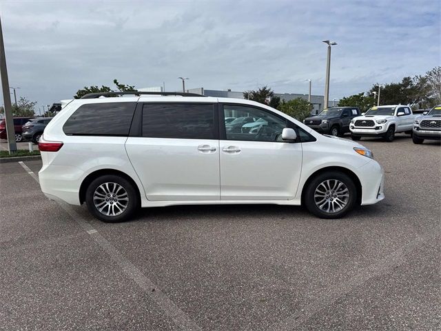 2019 Toyota Sienna XLE