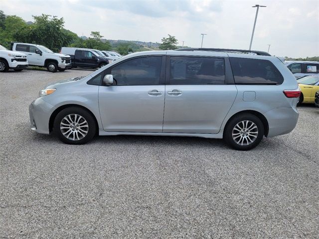 2019 Toyota Sienna XLE Premium