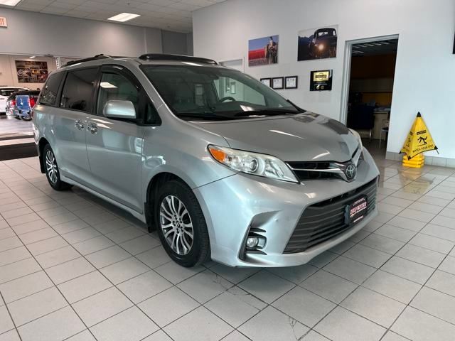 2019 Toyota Sienna 