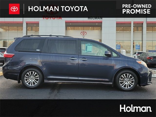 2019 Toyota Sienna XLE