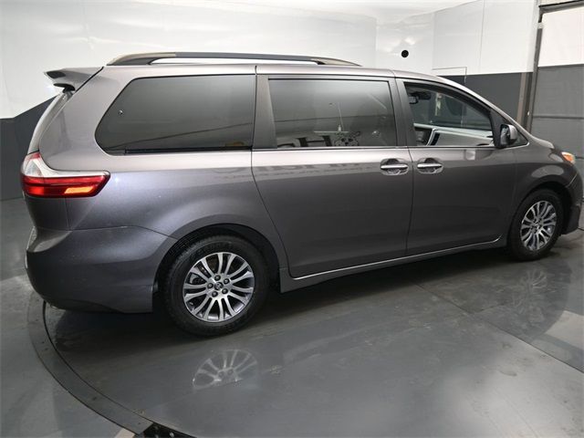 2019 Toyota Sienna 