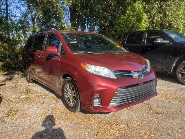 2019 Toyota Sienna 