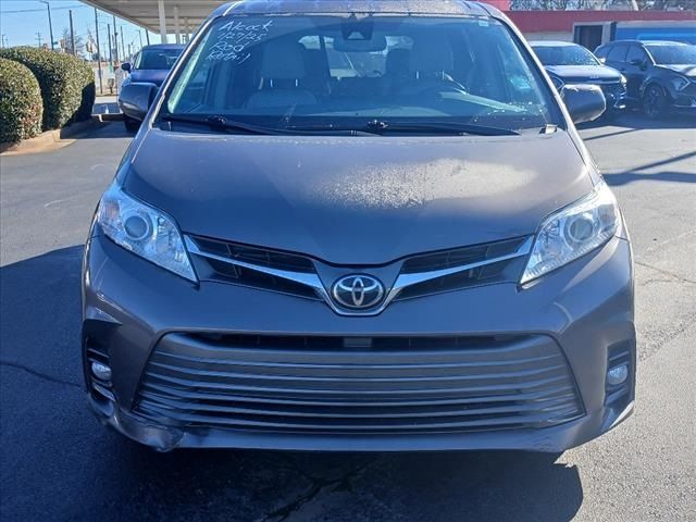 2019 Toyota Sienna 