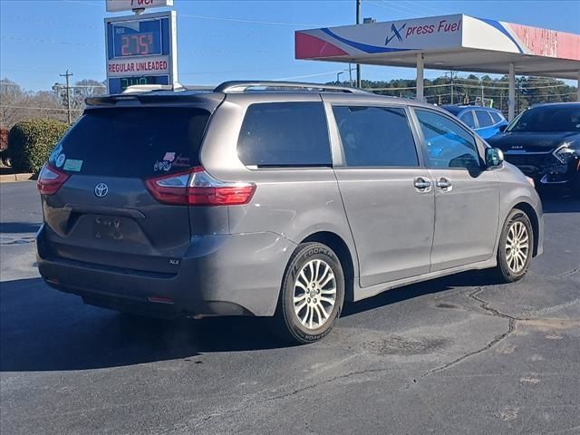 2019 Toyota Sienna 