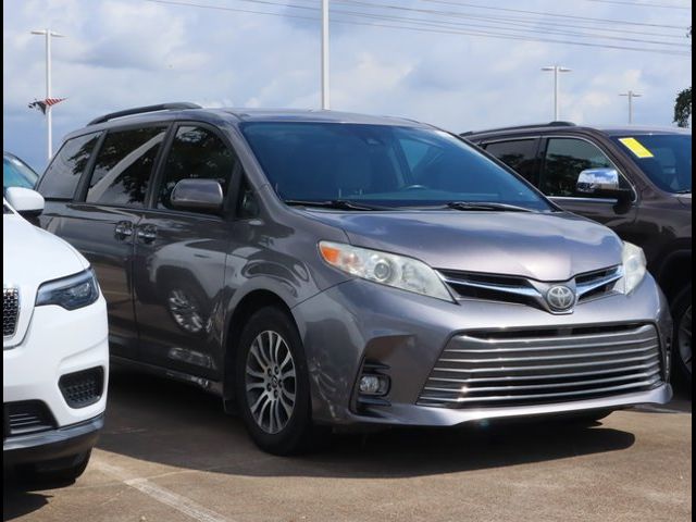 2019 Toyota Sienna XLE