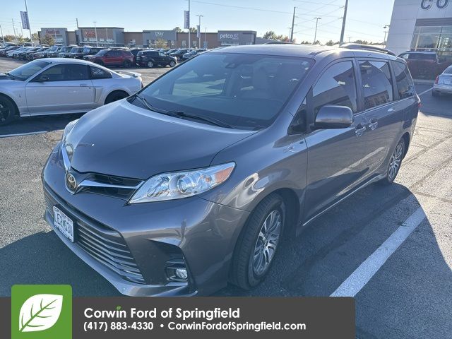 2019 Toyota Sienna XLE