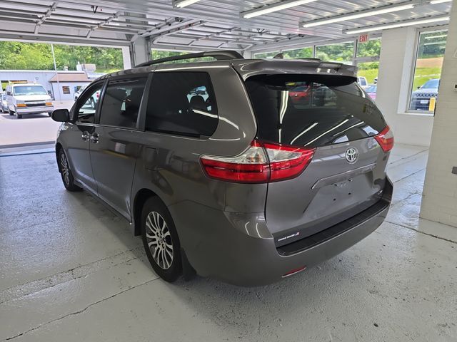 2019 Toyota Sienna 