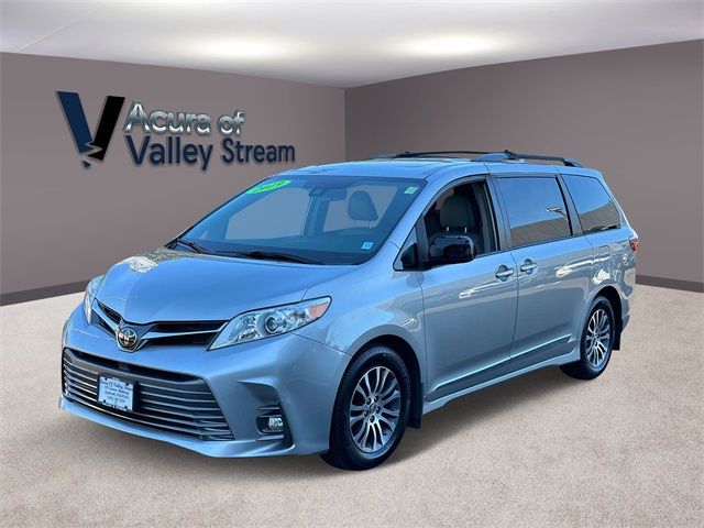 2019 Toyota Sienna XLE