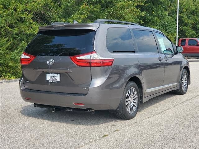 2019 Toyota Sienna XLE Auto Access Seat