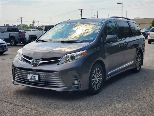 2019 Toyota Sienna XLE Auto Access Seat