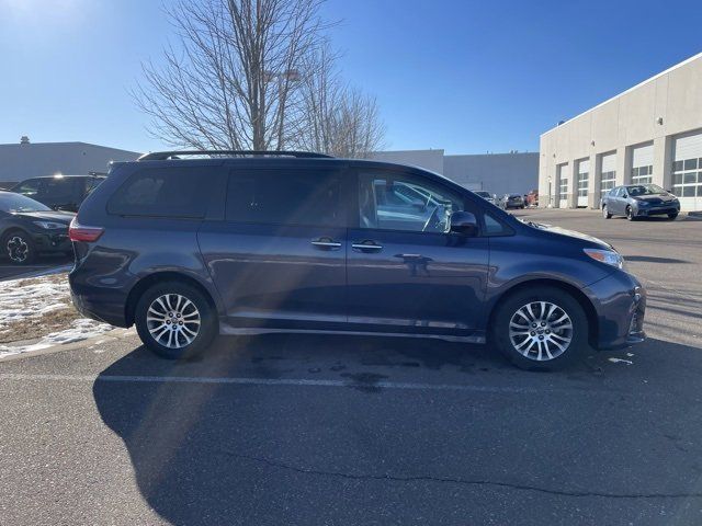 2019 Toyota Sienna 