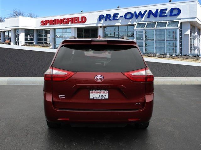 2019 Toyota Sienna 