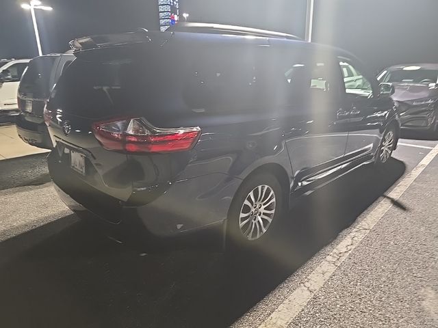 2019 Toyota Sienna 