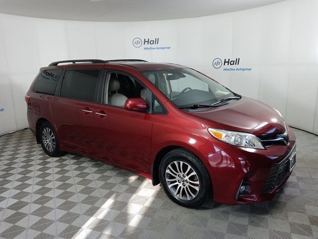 2019 Toyota Sienna 