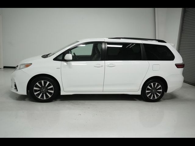 2019 Toyota Sienna LE